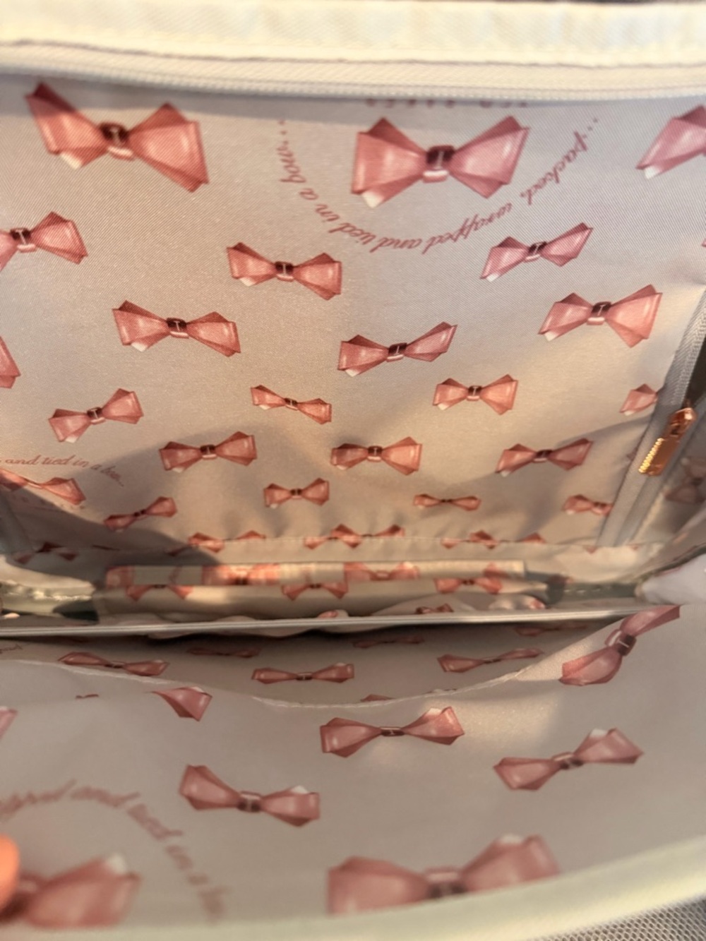 Ted Baker Gray Bow-Embossed Hard Shell Travel Vanity Case with Rose Gold Accent - Picture 9 of 12